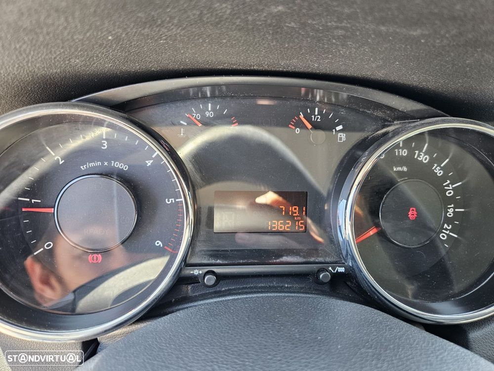 Peugeot 5008 1.6 BlueHDi Style - 24