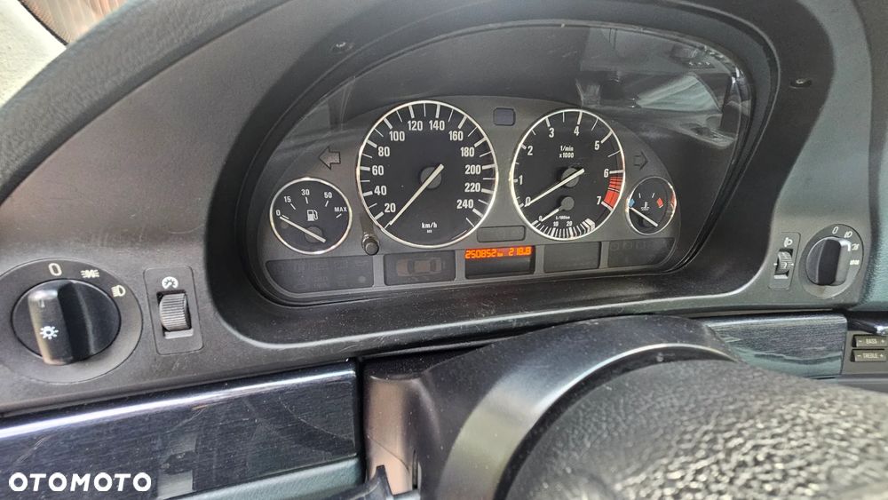 BMW Seria 5 523i - 5