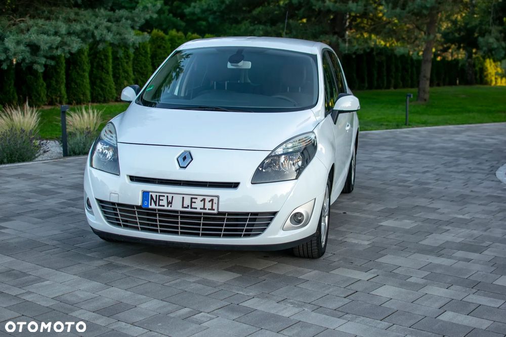 Renault Grand Scenic - 11