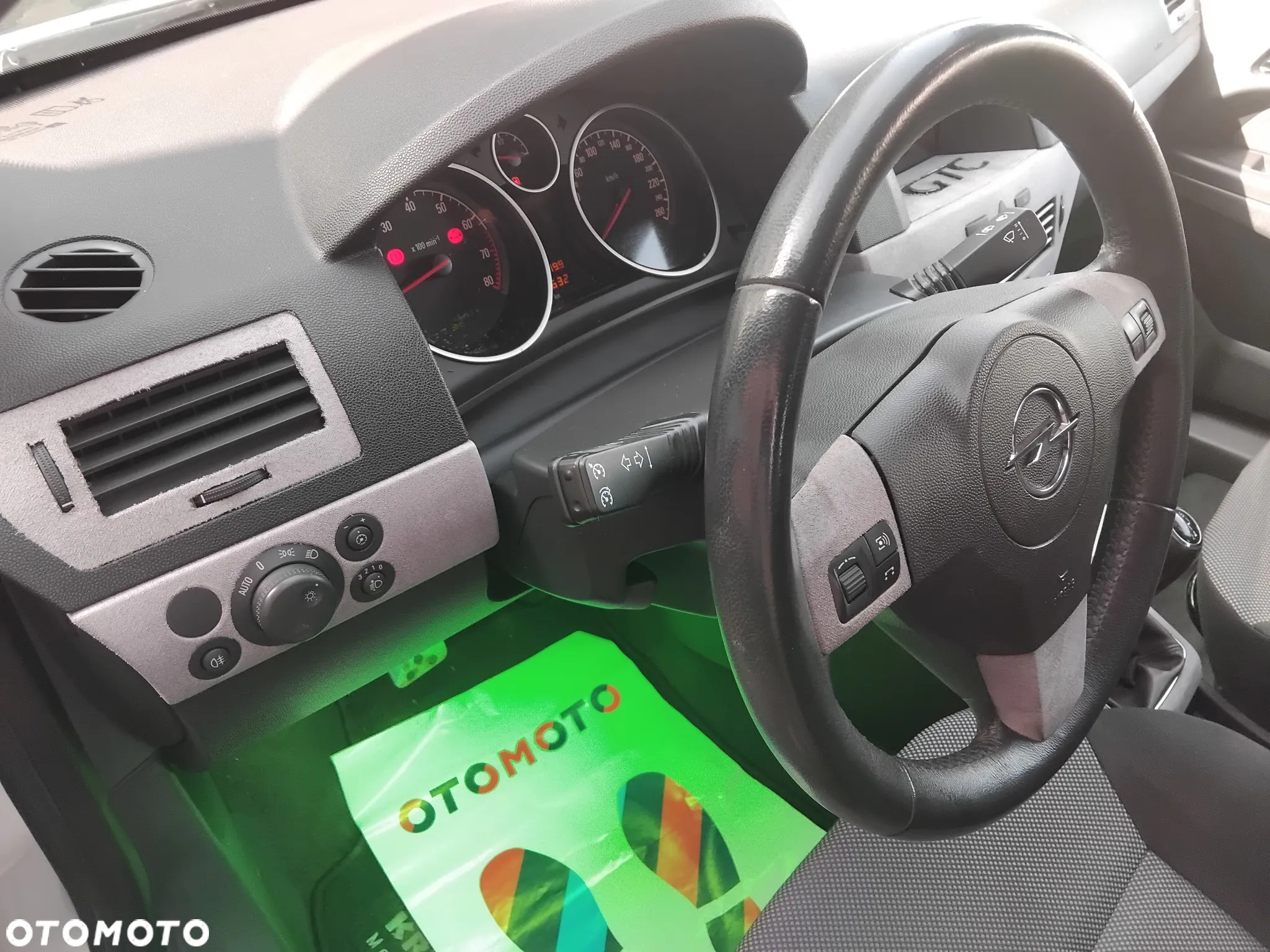 Opel Astra GTC 1.6 - 24