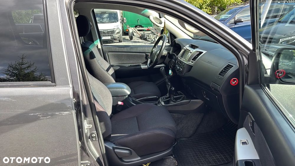 Toyota Hilux 4x4 Double Cab Life - 22