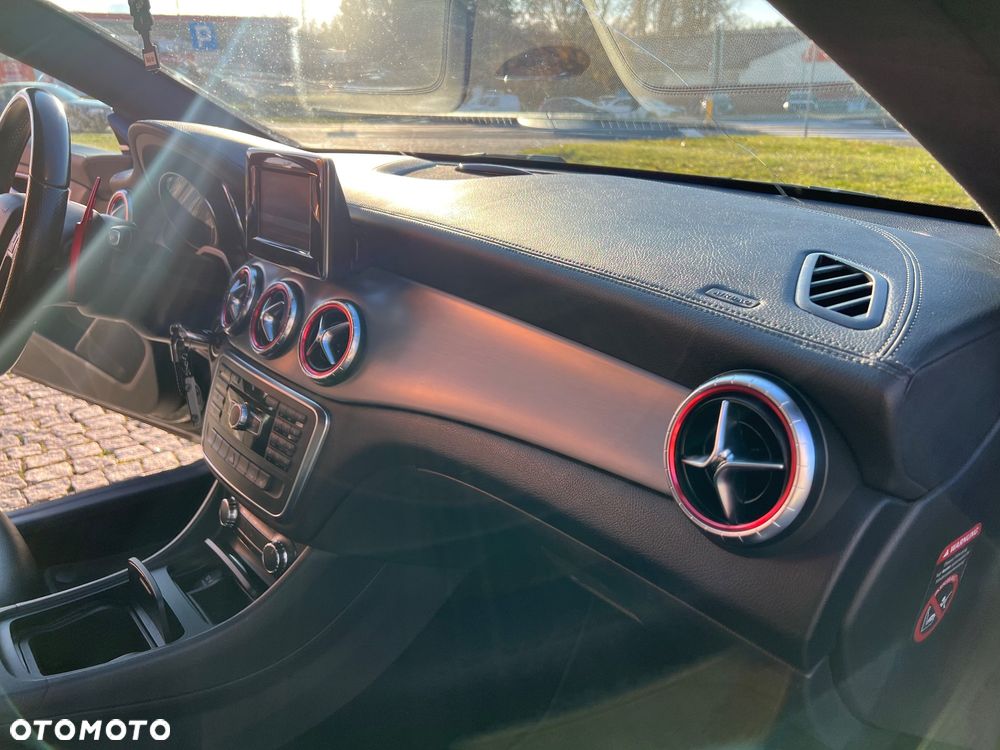 Mercedes-Benz CLA 200 7G-DCT AMG Line - 8