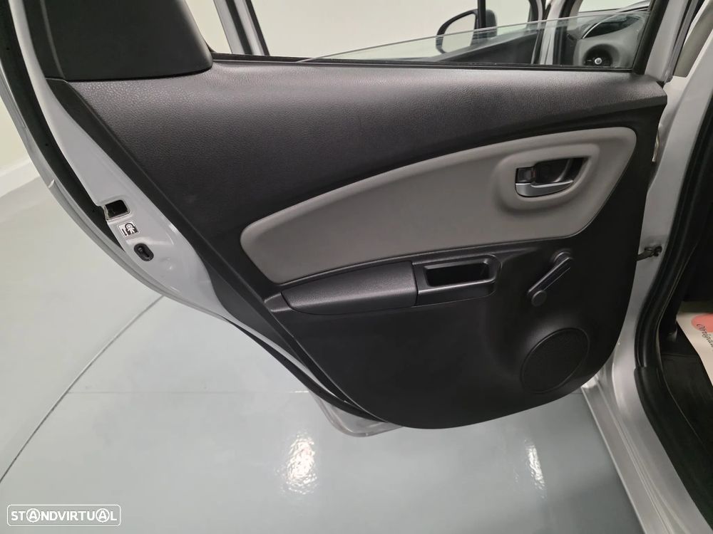Toyota Yaris 1.5 HSD Comfort +P.Style+P.Techno - 39