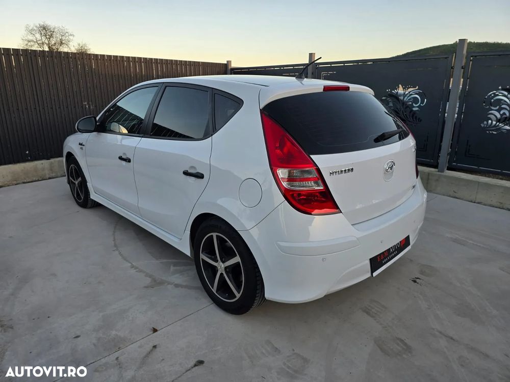 Hyundai i30 1.6 CRDI blue Classic - 12