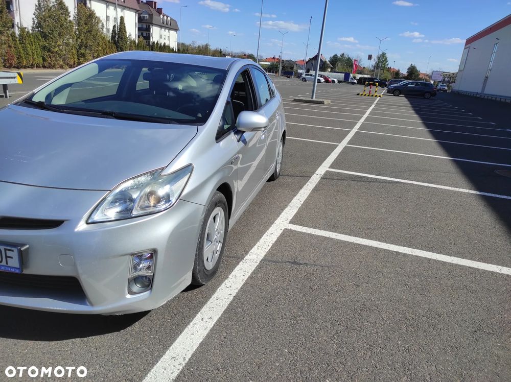 Toyota Prius (Hybrid) - 6