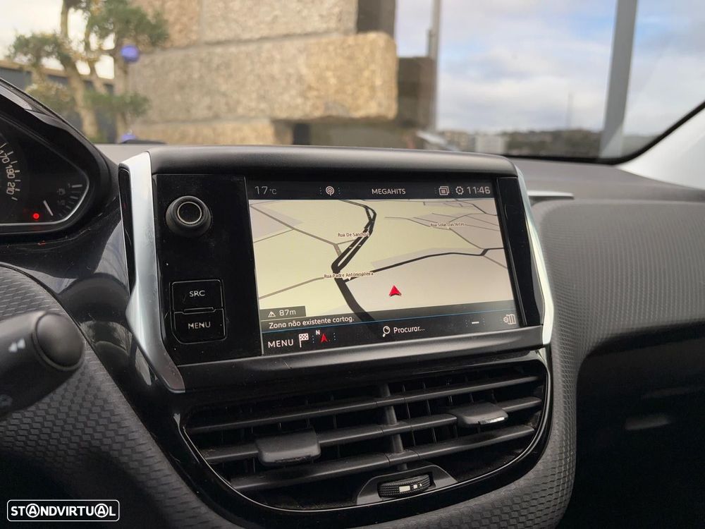 Peugeot 2008 1.2 PureTech Allure EAT6 - 8