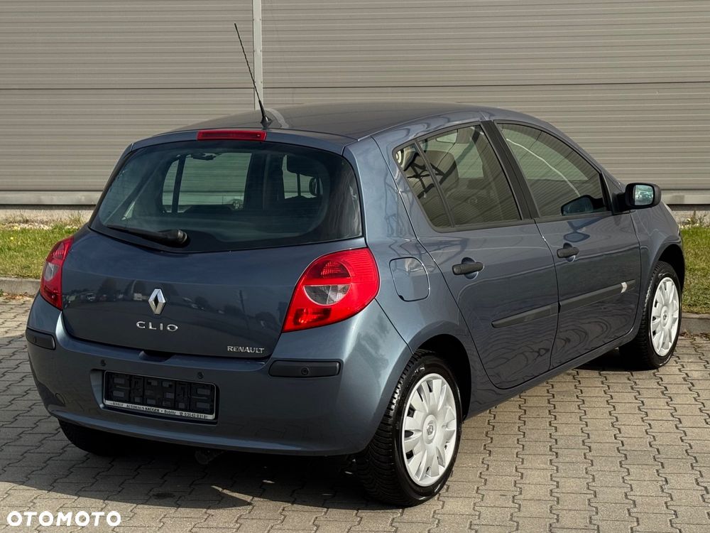 Renault Clio - 15