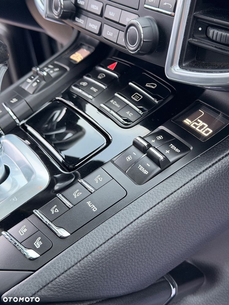 Porsche Cayenne Platinum Edition - 10