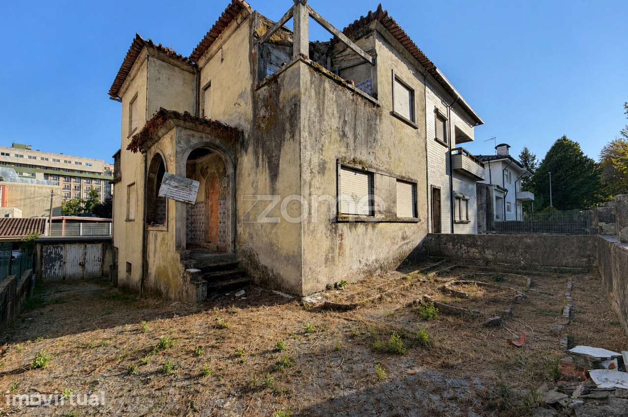 Moradia T4 para Reabilitação | Centro de Famalicão - Grande imagem: 3/21