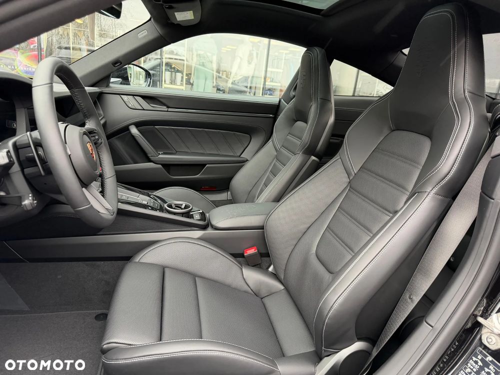 Porsche 911 Carrera - 16