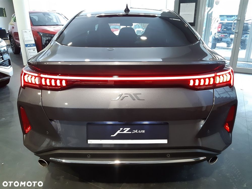 JAC J7 Plus CVT - 9
