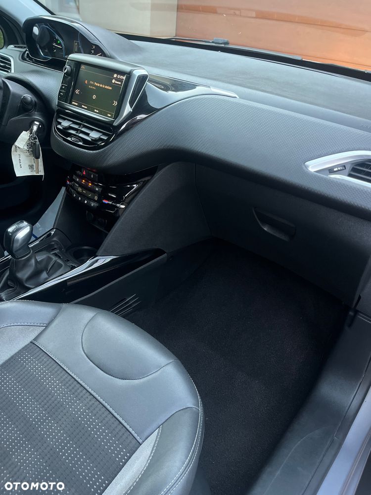 Peugeot 2008 1.2 Pure Tech Signature - 15