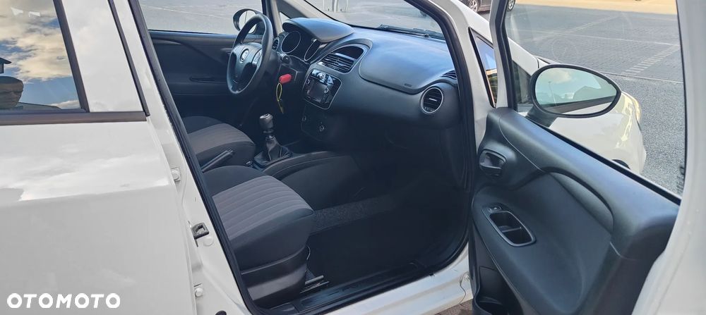 Fiat Punto Evo 1.4 8V Estiva Blue&Me - 29