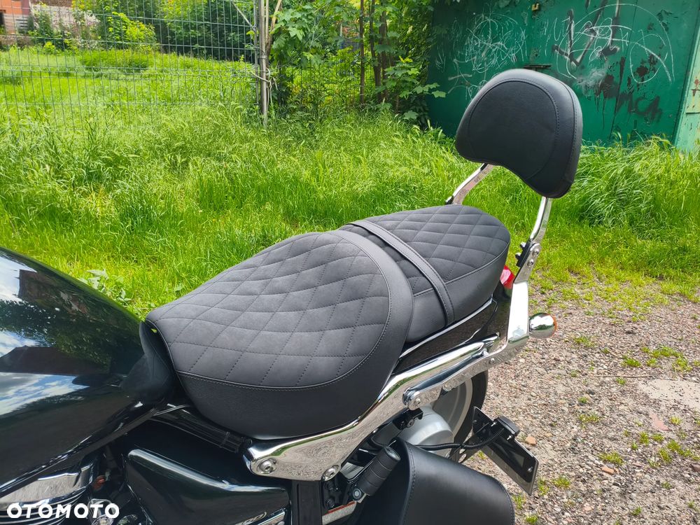 Suzuki Intruder - 12
