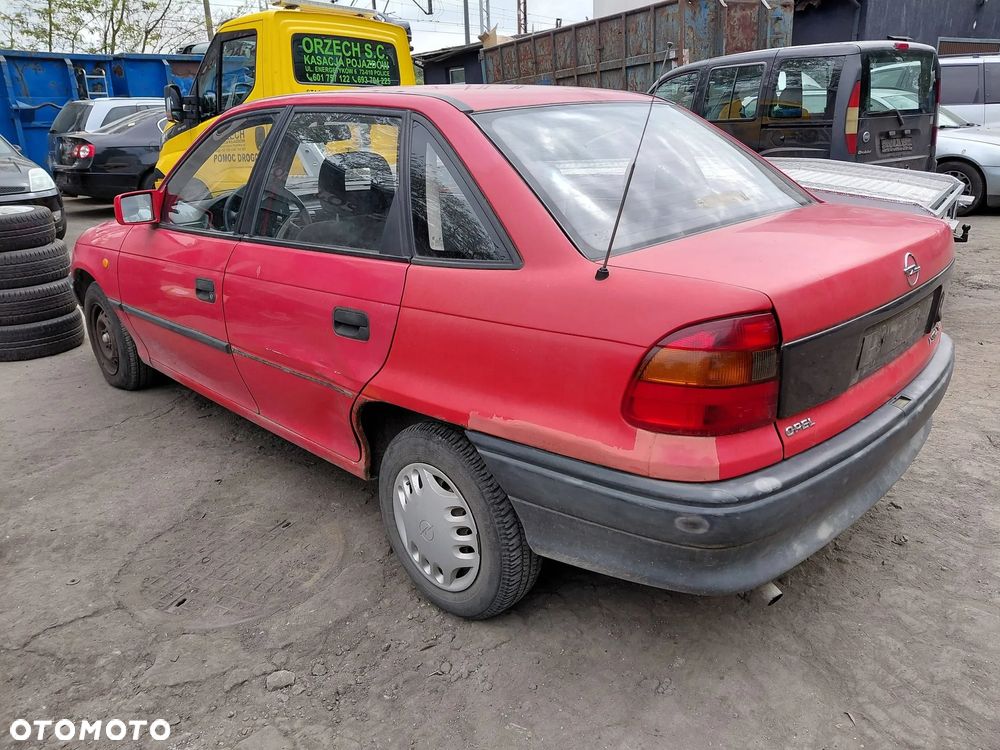 Części z: Opel Astra Rok 1997 Pojemność 1389 Moc 44 kw Benzyna - 4