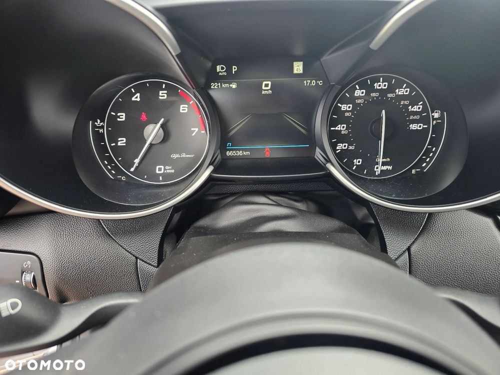 Alfa Romeo Giulia - 24