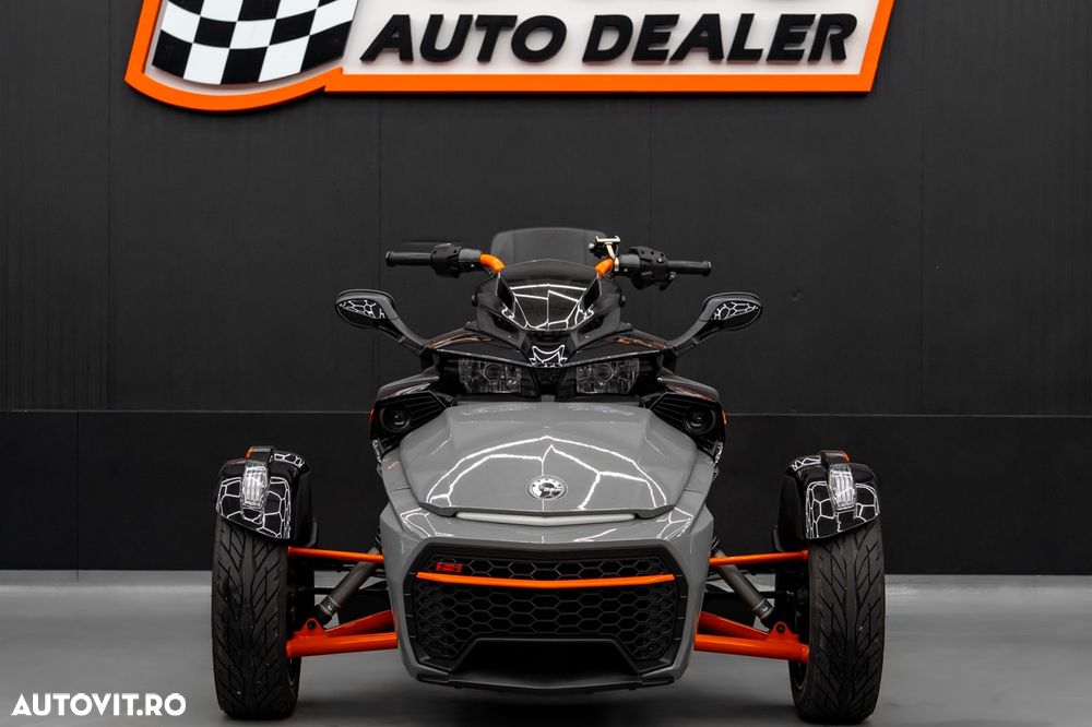 Can-Am Spyder - 4