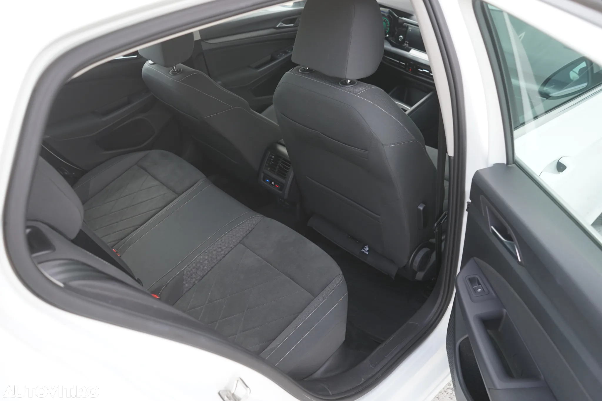 Volkswagen Golf 2.0 TDI DSG Style - 25