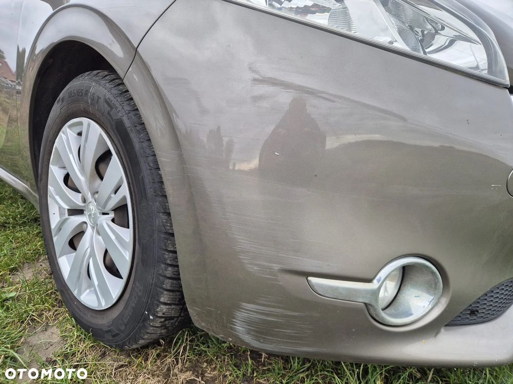Peugeot 208 - 8