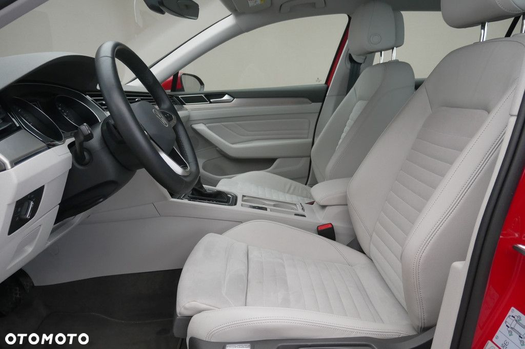 Volkswagen Passat - 12