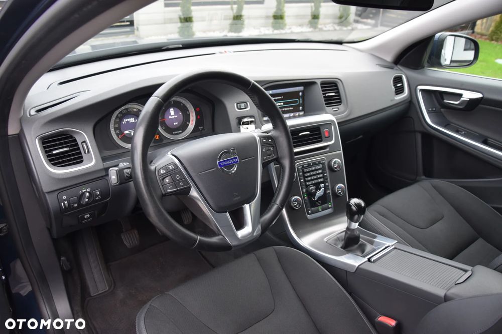 Volvo V60 D3 Momentum - 23