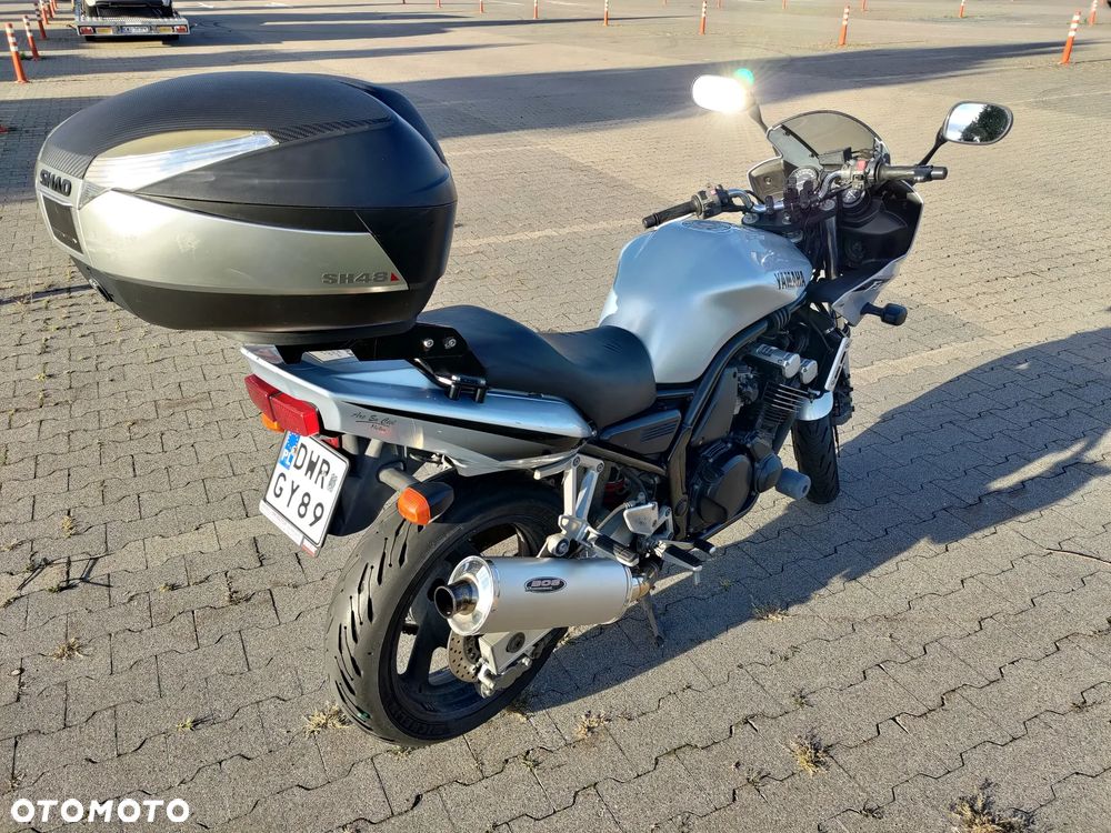 Yamaha FZS - 6