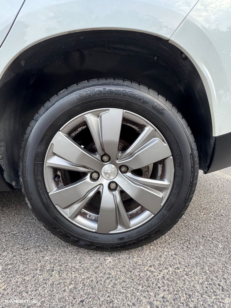 Peugeot 2008 1.2 VTi Allure - 32