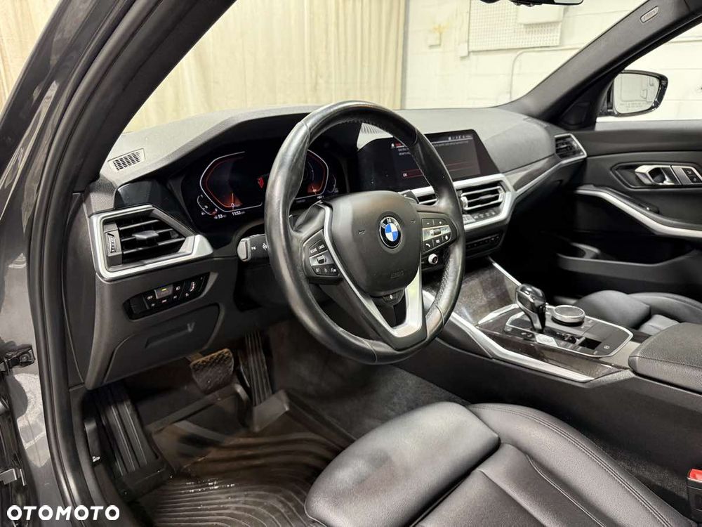 BMW Seria 3 330i xDrive M Sport - 8