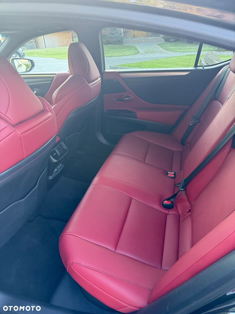 Lexus ES 300h F Sport Edition - 8