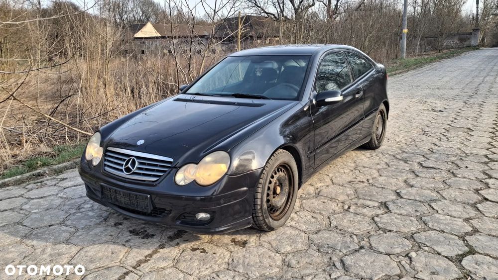 Na części MERCEDES C KLASA COUPE W203 C220 silnik 2.2 CDI OM 646.963 lakier C197 skrzynia maska zderzak drzwi klapa szyba fotel kanapa lusterko lampa deska GWARANCJA !!! Przód Tył Zestaw Komplet Drzwi Klapa Zderzak Błotnik Maska Grill Atrapa Szyba Pas Lampa Lusterko Boczki Fotel Kanapa Kokpit Deska Rozdzielcza Przełącznik Włącznik Sterownik Przewody Wiązka Instalacja Moduł Komputer Czujnik Listwa Pompa Alternator Wtryski Głowica Rozrusznik Kompresor Sprzęgło Dwumas Silnik  Skrzynia ABS Klimatyzacji Paliwa Wspomagania Kolektor Turbina Przepustnica Zawór Chłodnica Koło Hak Belka Sanki Zawieszenie Mcpherson Półoś Amortyzator Wydech Tłumik Zacisk Most - 3