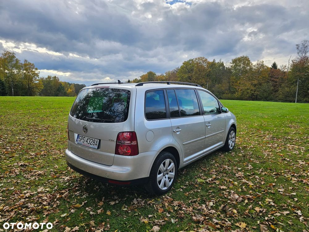 Volkswagen Touran 1.9 TDI Basis DSG - 4