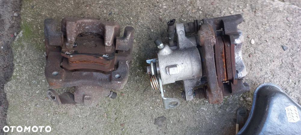 A3 Golf IV 4 Octavia Leon Zacisk Tylny  lewy prawy POZNAN - 2