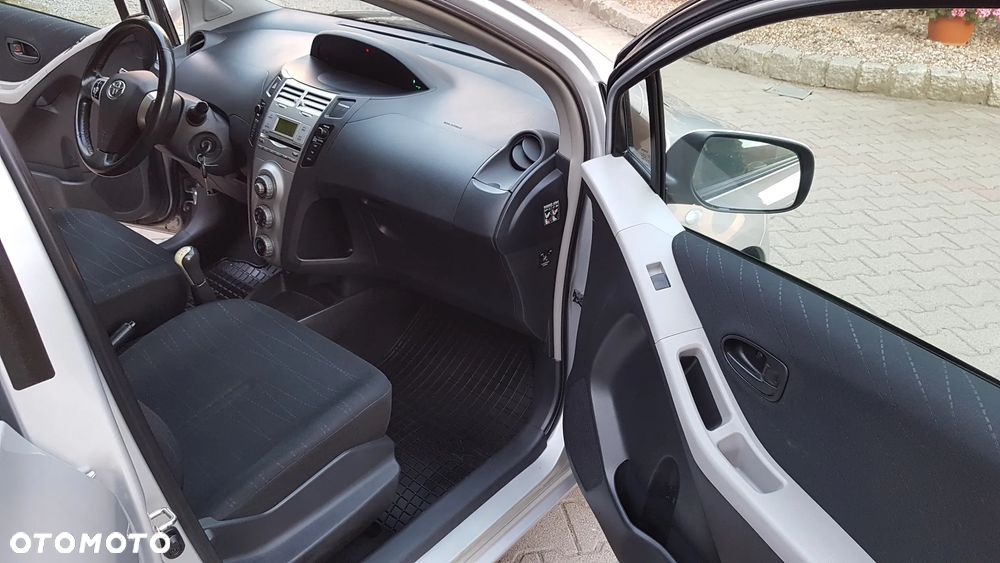 Toyota Yaris 1.3 Luna Premium - 18