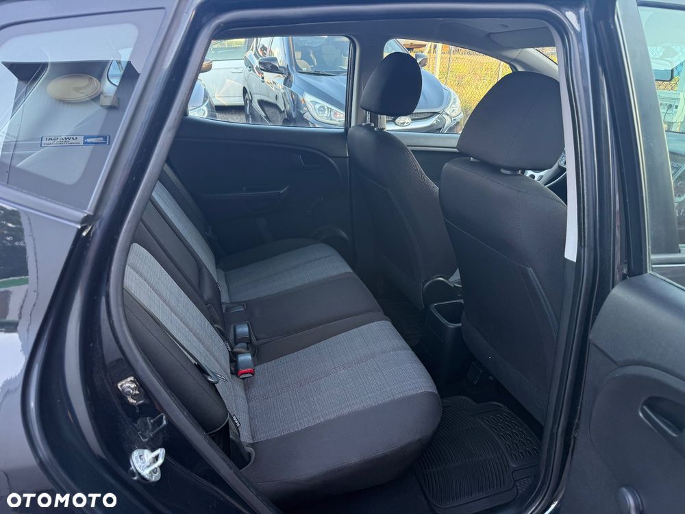 Kia Venga - 19