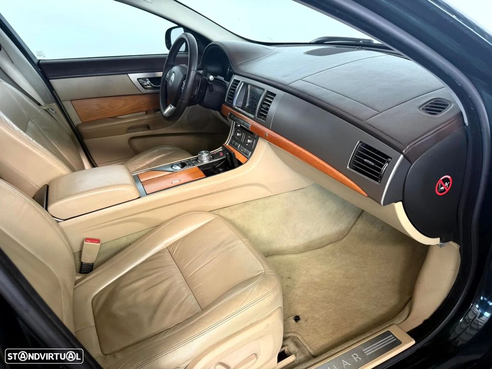 Jaguar XF 3.0 D V6 Premium Luxury - 7