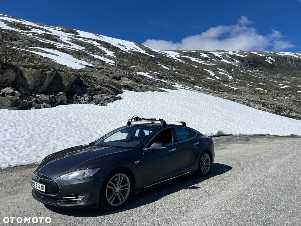 Tesla Model S - 5
