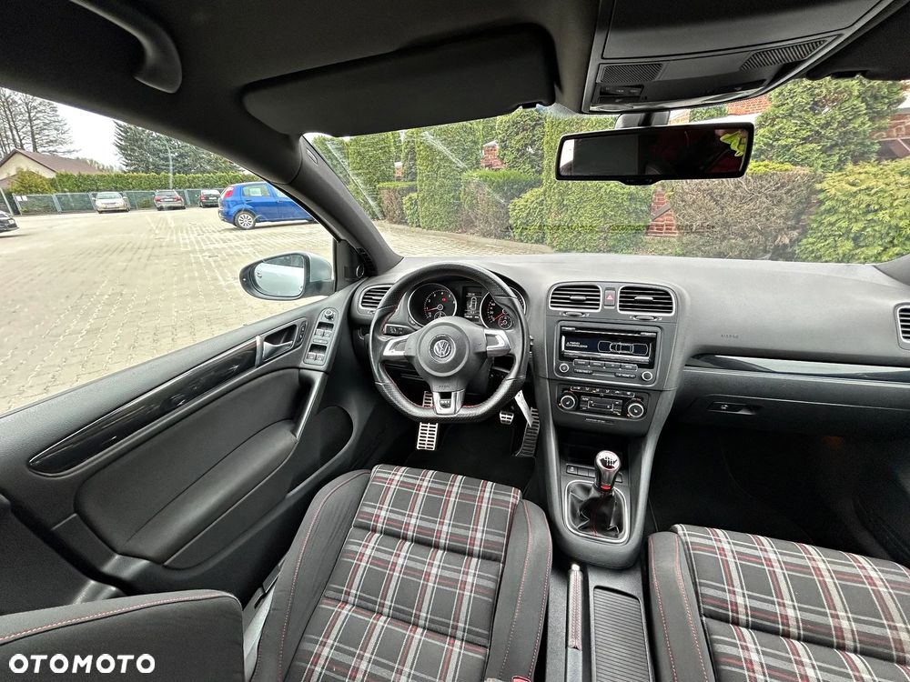 Volkswagen Golf - 25