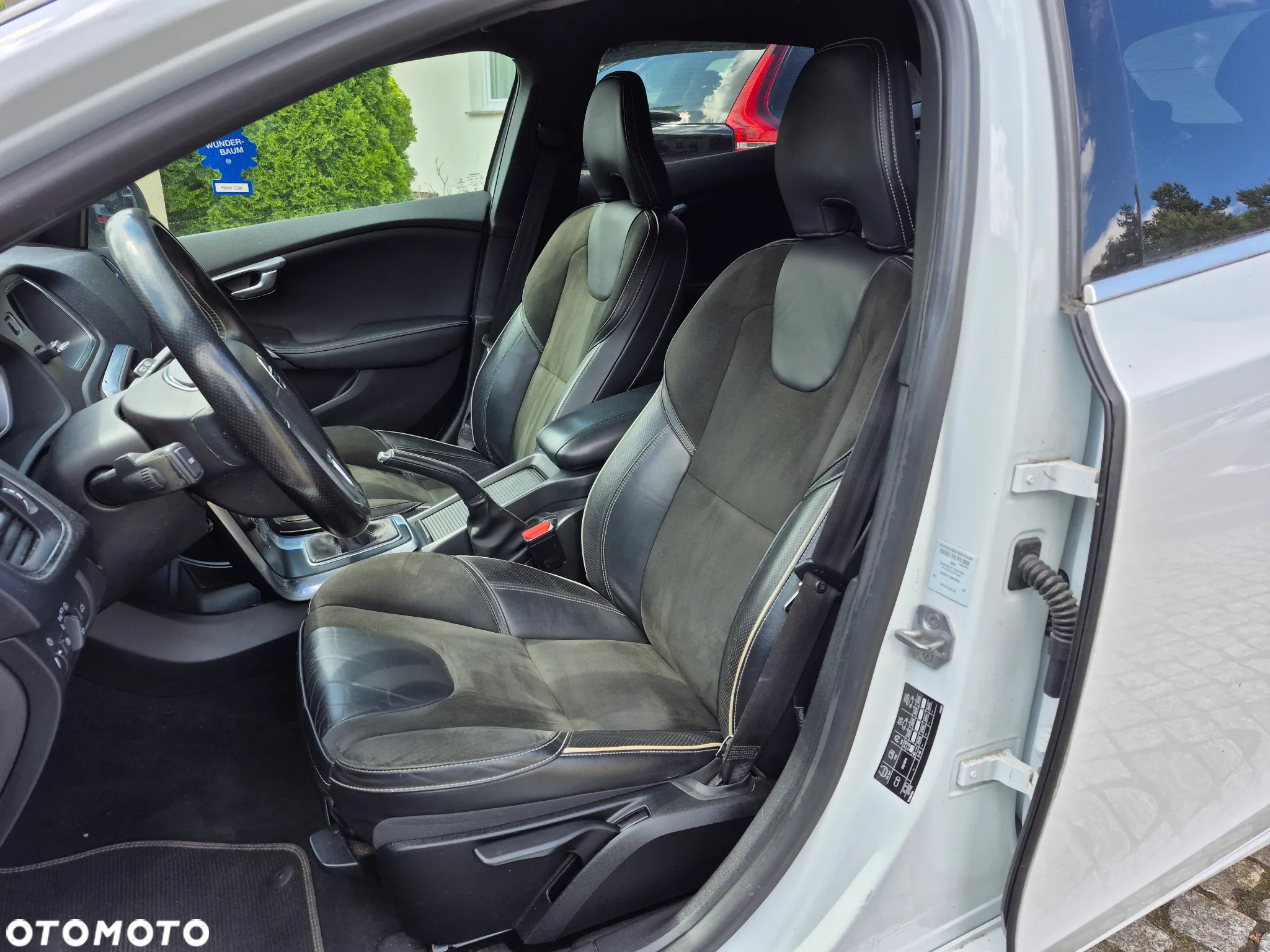 Volvo V40 D2 Drive-E R-Design Momentum - 14