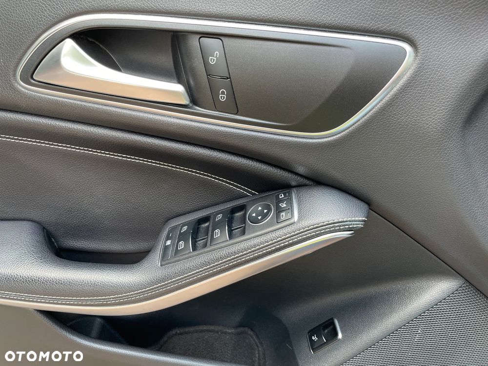 Mercedes-Benz CLA 200 7G-DCT UrbanStyle Edition - 21