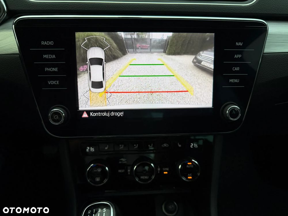 Skoda Superb 2.0 TDI SCR Ambition - 19