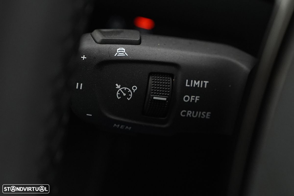 Peugeot e-2008 50 kWh GT - 16