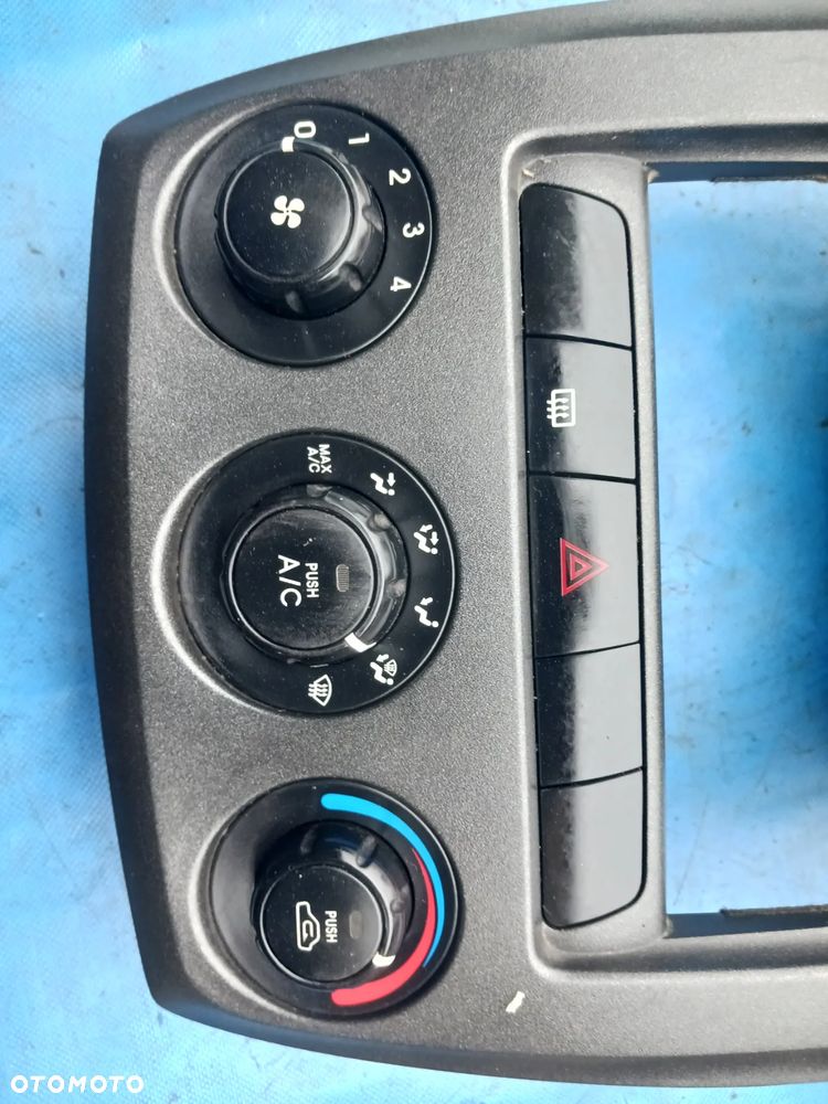 Panel klimatyzacji KIA CERATO 97250-2F000  nawiewu ramka środkowa konsola kratki nawiewu środek - 2