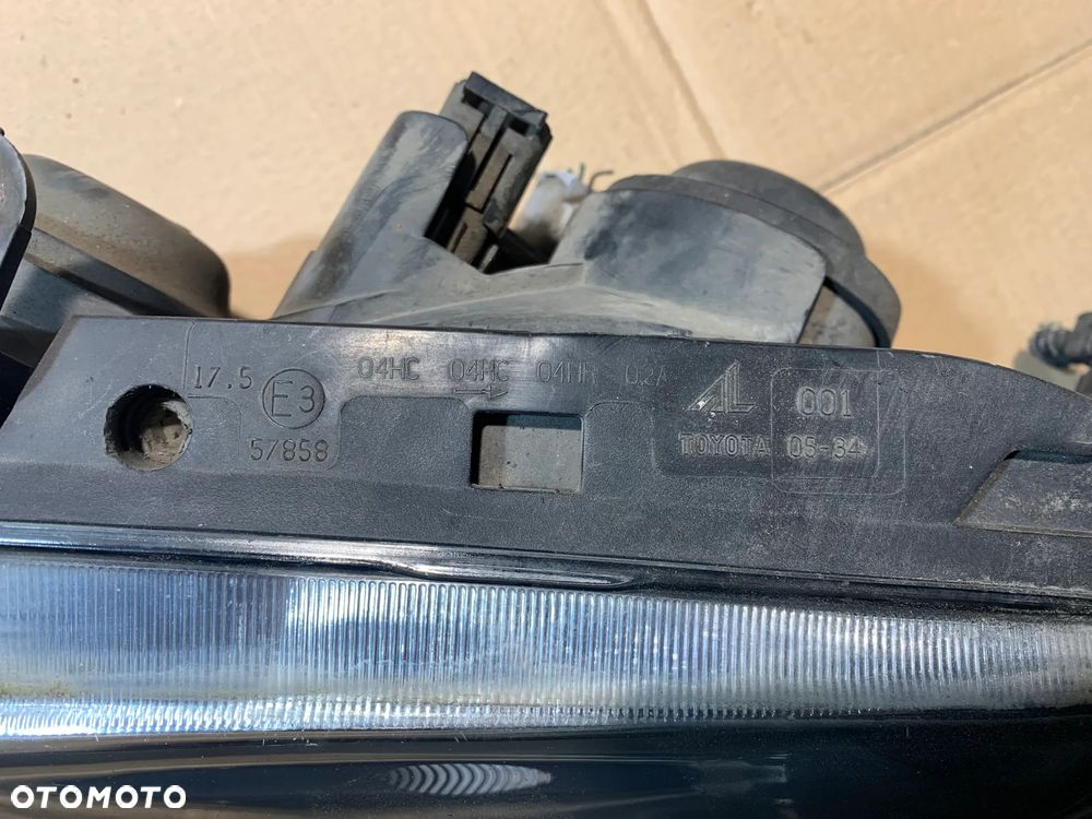 TOYOTA AVENSIS T22 LAMPA PRAWA LEWA PRZEDNIA - 8