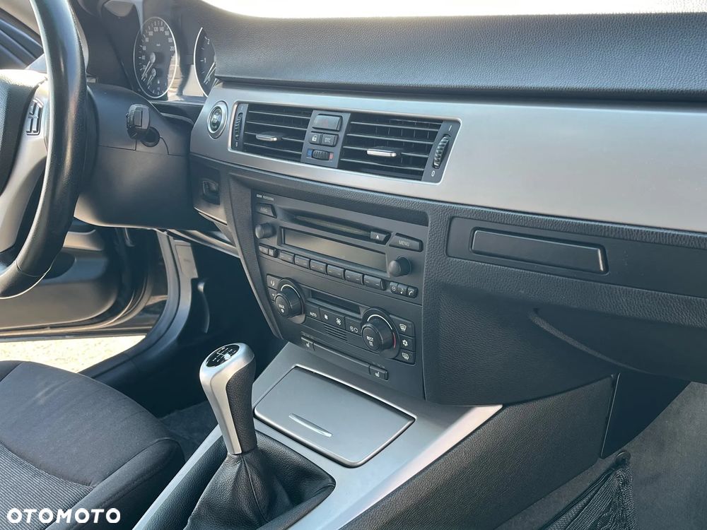 BMW Seria 3 320i - 14