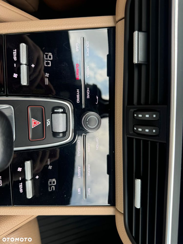 Porsche Cayenne E-Hybrid - 18