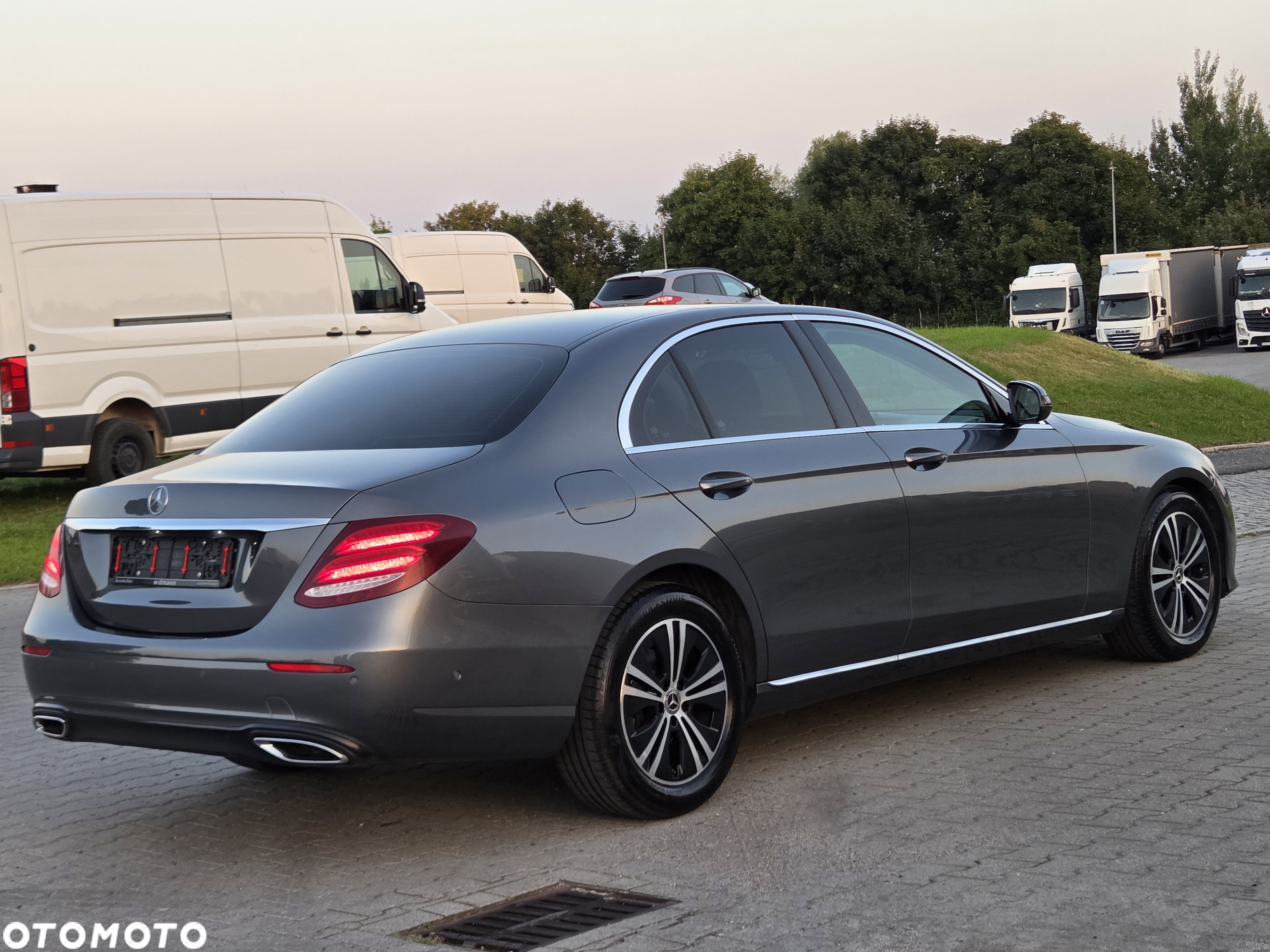 Mercedes-Benz Klasa E 220 d T 9G-TRONIC Exclusive - 38