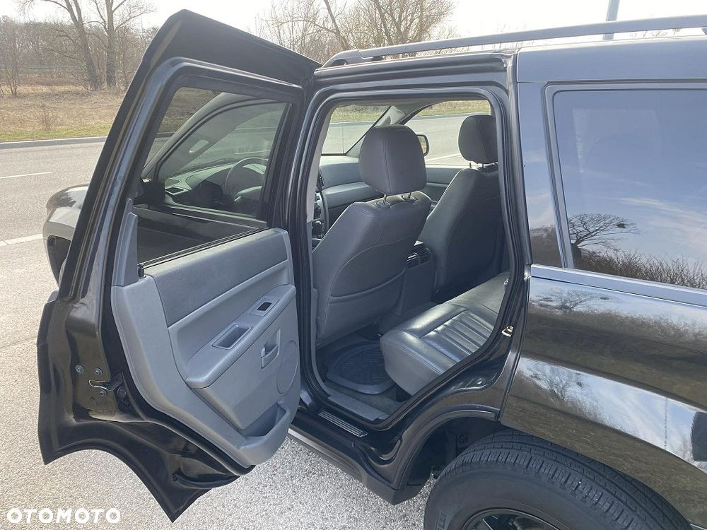 Jeep Grand Cherokee - 12