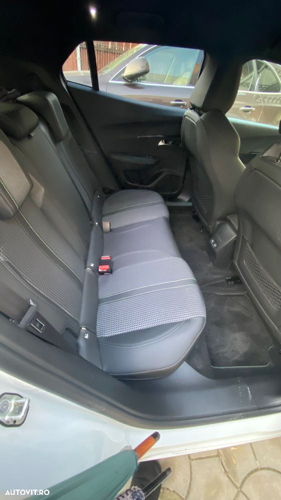 Peugeot 2008 e-2008 50 kWh GT - 12