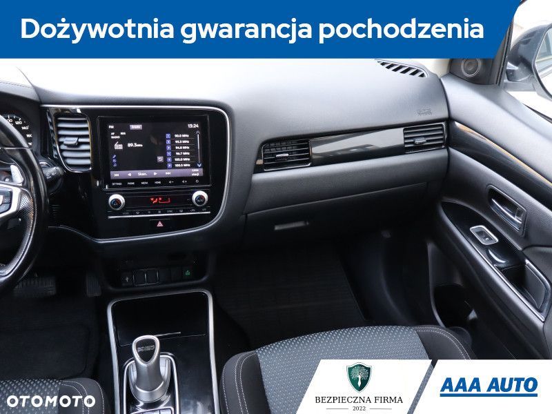 Mitsubishi Outlander - 10