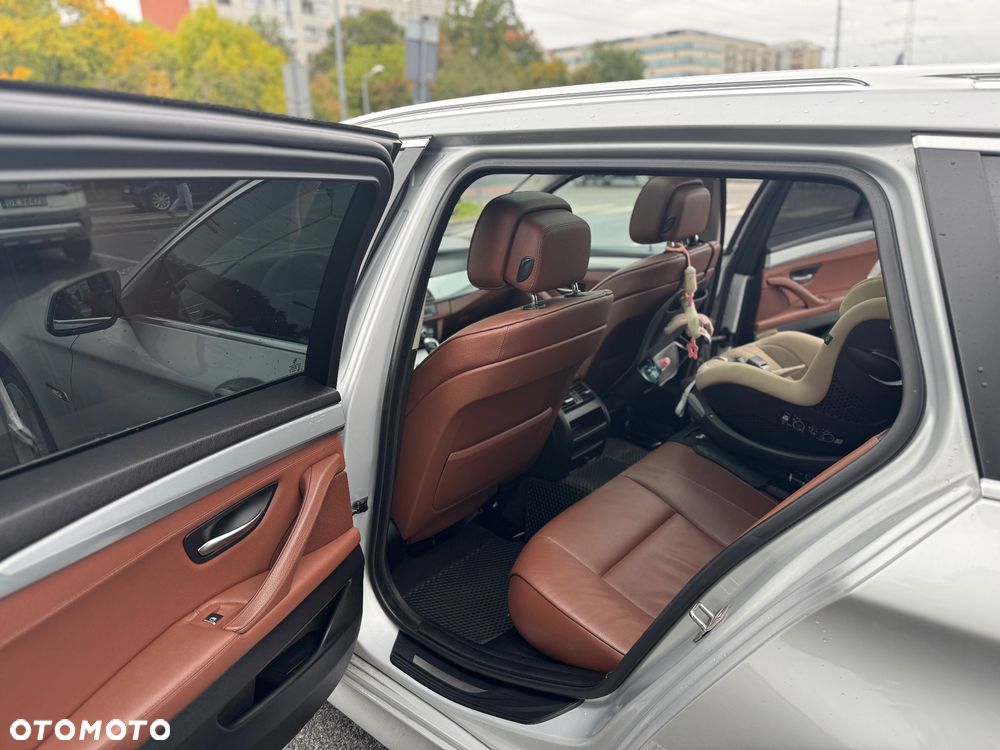 BMW Seria 5 525d Luxury Line - 28
